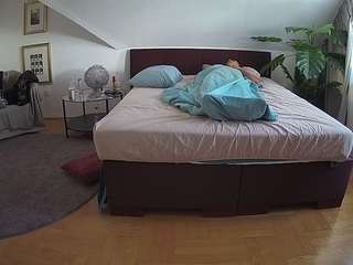 Hairy Naked Models camsoda voyeurcam-julmodels-whitebed-3