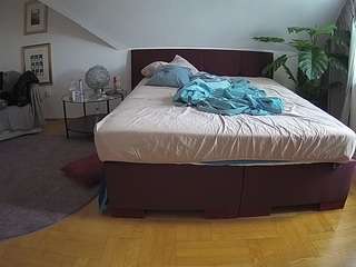 Cam Model Sites camsoda voyeurcam-julmodels-whitebed-3