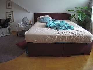 Cam Models Sites voyeurcam-julmodels-whitebed-3 camsoda