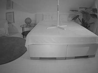 Sexe Model camsoda voyeurcam-julmodels-whitebed-3