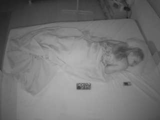 X Cam Models camsoda voyeurcam-julmodels-whitebed-3