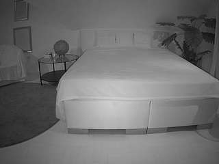 Julmodels Cam camsoda voyeurcam-julmodels-whitebed-3