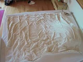 Live Webcam Models camsoda voyeurcam-julmodels-whitebed-3