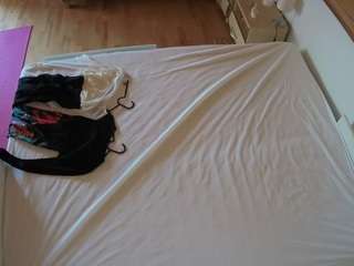 Oyeur House camsoda voyeurcam-julmodels-whitebed-3