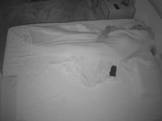 voyeurcam-julmodels-whitebed-3