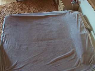 voyeurcam-julmodels-whitebed-3