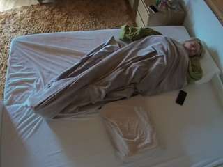 voyeurcam-julmodels-whitebed-3