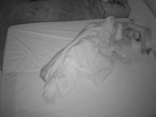 voyeurcam-julmodels-whitebed-3