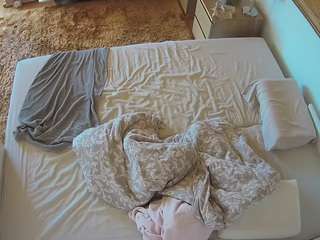 voyeurcam-julmodels-whitebed-3 camsoda