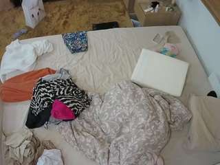 voyeurcam-julmodels-whitebed-3