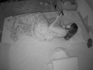 voyeurcam-julmodels-whitebed-3