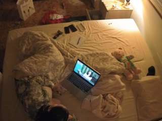 voyeurcam-julmodels-whitebed-3