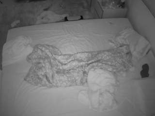 voyeurcam-julmodels-whitebed-3