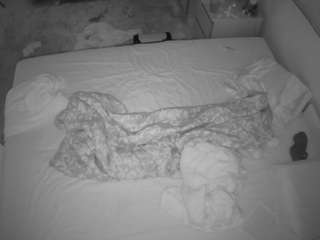 voyeurcam-julmodels-whitebed-3