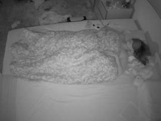 voyeurcam-julmodels-whitebed-3