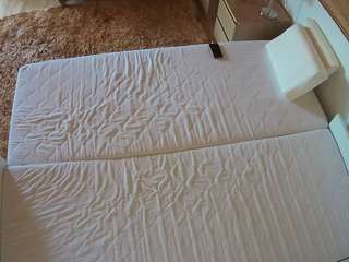 voyeurcam-julmodels-whitebed-3