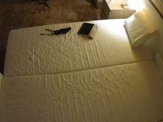 voyeurcam-julmodels-whitebed-3