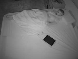 voyeurcam-julmodels-whitebed-3