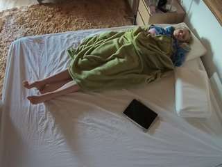 voyeurcam-julmodels-whitebed-3