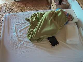 voyeurcam-julmodels-whitebed-3