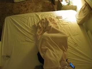voyeurcam-julmodels-whitebed-3