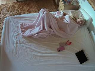 voyeurcam-julmodels-whitebed-3