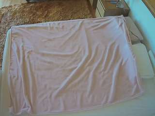 voyeurcam-julmodels-whitebed-3