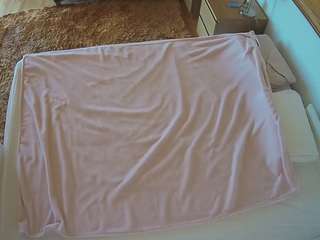 voyeurcam-julmodels-whitebed-3