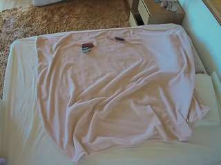 voyeurcam-julmodels-whitebed-3