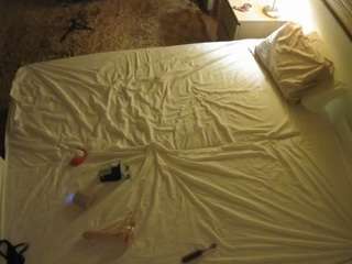 voyeurcam-julmodels-whitebed-3
