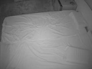 voyeurcam-julmodels-whitebed-3 Webcam Model Profile