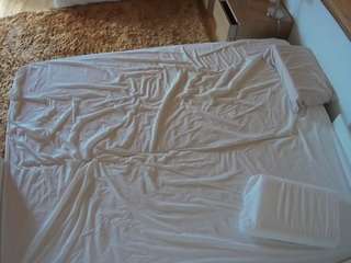 voyeurcam-julmodels-whitebed-3 Modèle Webcam Profil