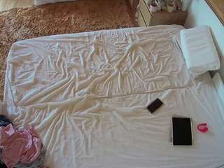 voyeurcam-julmodels-whitebed-3