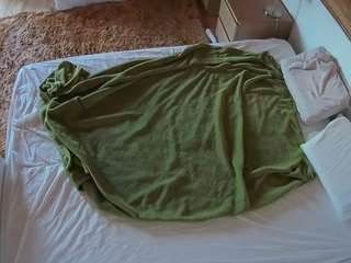 voyeurcam-julmodels-whitebed-3 Modèle Webcam Profil
