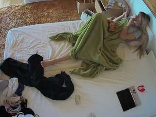 voyeurcam-julmodels-whitebed-3 - Live Cam
