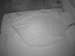  voyeurcam-julmodels-whitebed-3 chat room