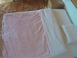 voyeurcam-julmodels-whitebed-3