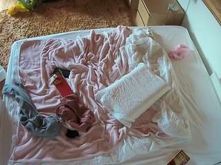 voyeurcam-julmodels-whitebed-3 Webcam Model Profile