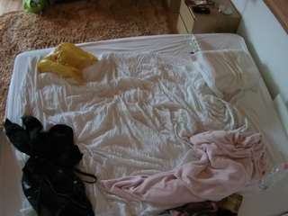 voyeurcam-julmodels-whitebed-3