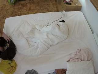 voyeurcam-julmodels-whitebed-3