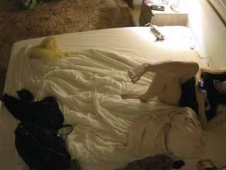 voyeurcam-julmodels-whitebed-3