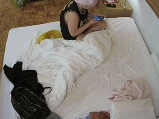 voyeurcam-julmodels-whitebed-3