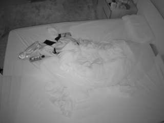 voyeurcam-julmodels-whitebed-3 - Live Cam