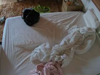voyeurcam-julmodels-whitebed-3