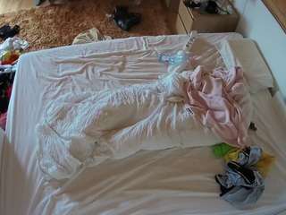 voyeurcam-julmodels-whitebed-3 webcam model