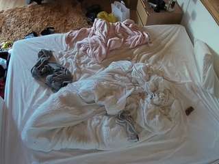 voyeurcam-julmodels-whitebed-3