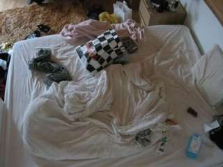 voyeurcam-julmodels-whitebed-3
