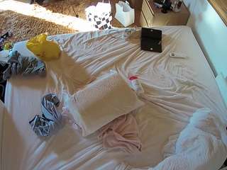 voyeurcam-julmodels-whitebed-3
