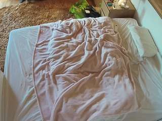voyeurcam-julmodels-whitebed-3 camsoda