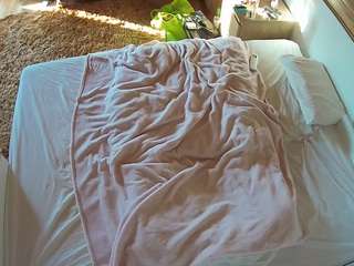 voyeurcam-julmodels-whitebed-3 camsoda